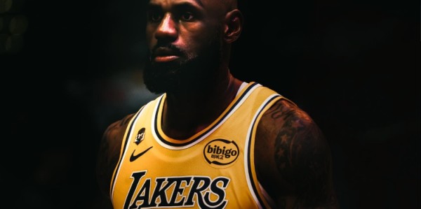 九游娱乐-并列历史第一！詹姆斯第19次晋级季后赛 追平斯托克顿马龙纪录