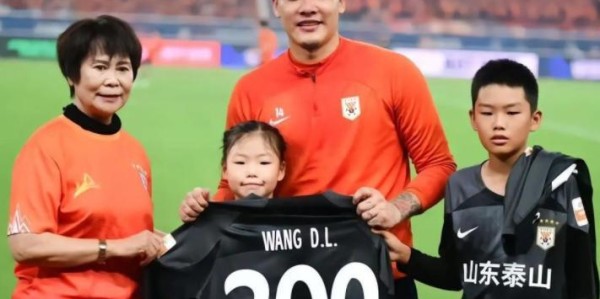 九游体育-大连英博门将位置或迎来新大鱼首秀，踢上港就将亮相，值得期待