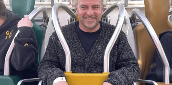 九游体育-弗里克假期前往游乐园游玩，明日国脚回归球队恢复训练